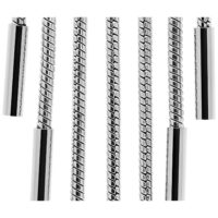 Créoles en chaîne serpent argentées en acier chirurgical Boucles d'oreilles argentées au design chaîne serpent avec finition polie brillante sur fond blanc