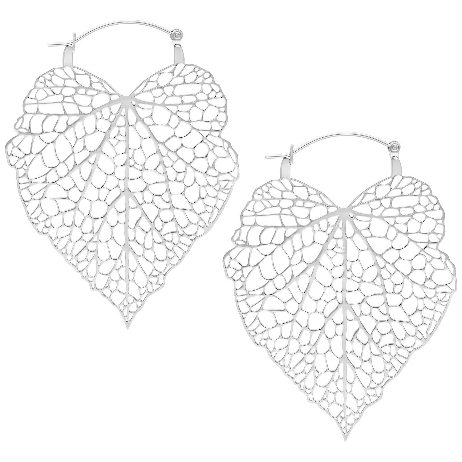 Lovely Leaf Hoops en argent Boucles d'oreilles argentées en forme de feuille sur fond blanc