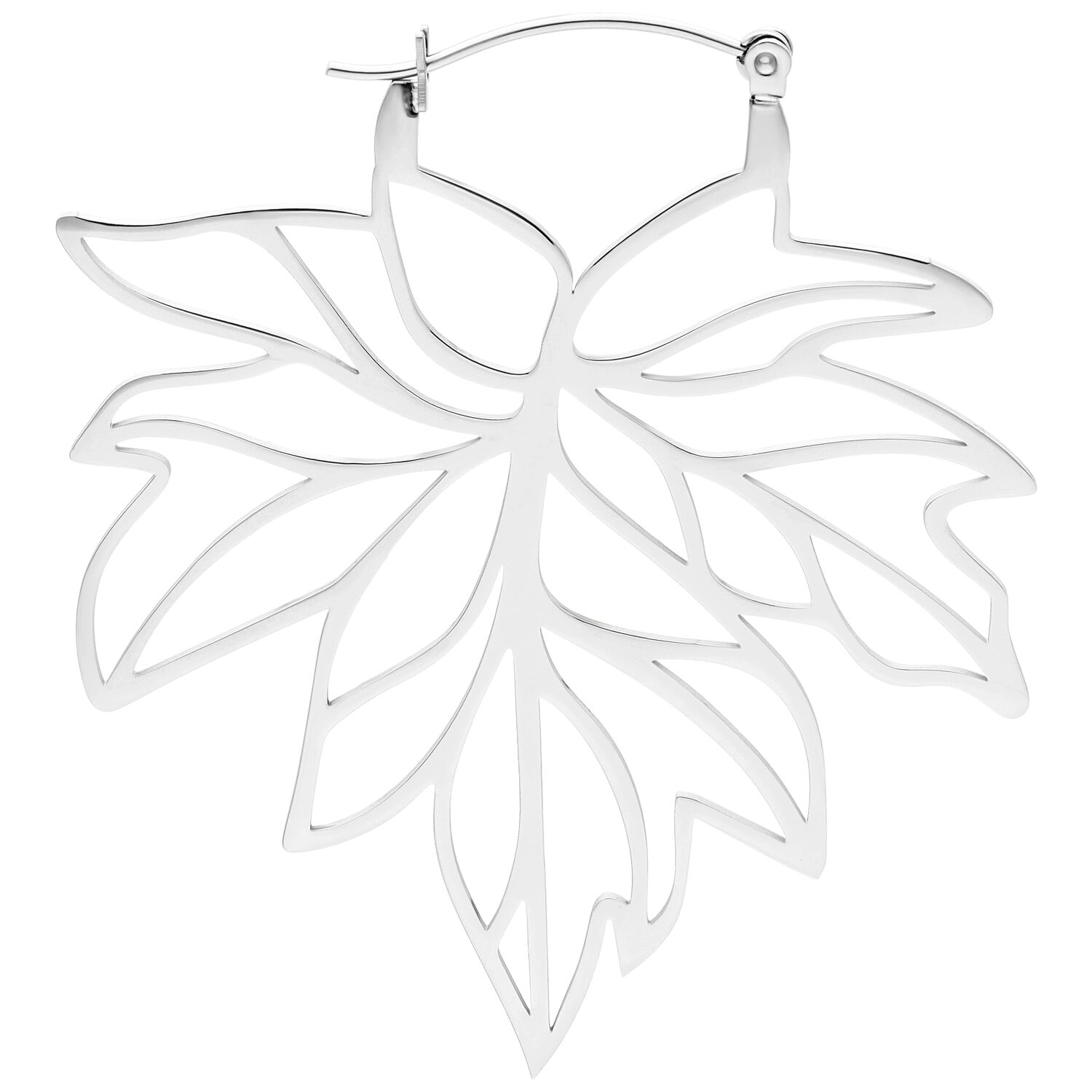 Boucles d'oreilles feuille d'automne en acier chirurgical argenté Boucles d'oreilles argentées en forme de feuille en acier chirurgical sur fond blanc