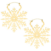Boucles d'oreilles flocons de neige en acier chirurgical doré Deux boucles d'oreilles dorées en forme de flocons de neige sur fond blanc