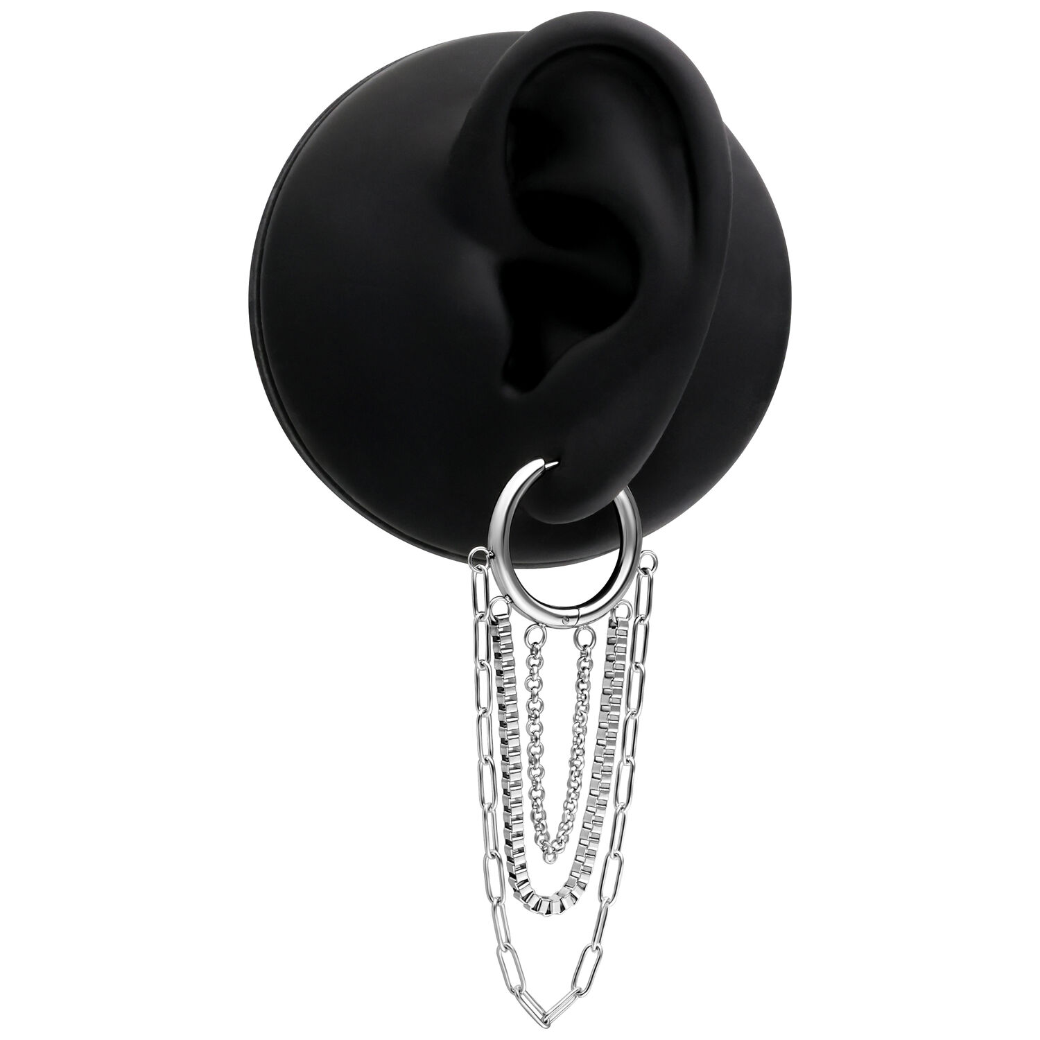 Créoles à chaînes multicouches argentées pour oreilles Boucles d'oreilles argentées avec plusieurs chaînes et fermoir à charnière sur modèle d'oreille noire