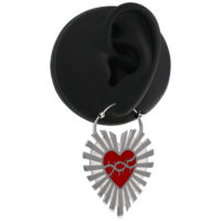 Boucles d'oreilles Barbed Wire Sacred Heart en argent Boucles d'oreilles en argent avec cœur rouge et fil barbelé sur fond noir