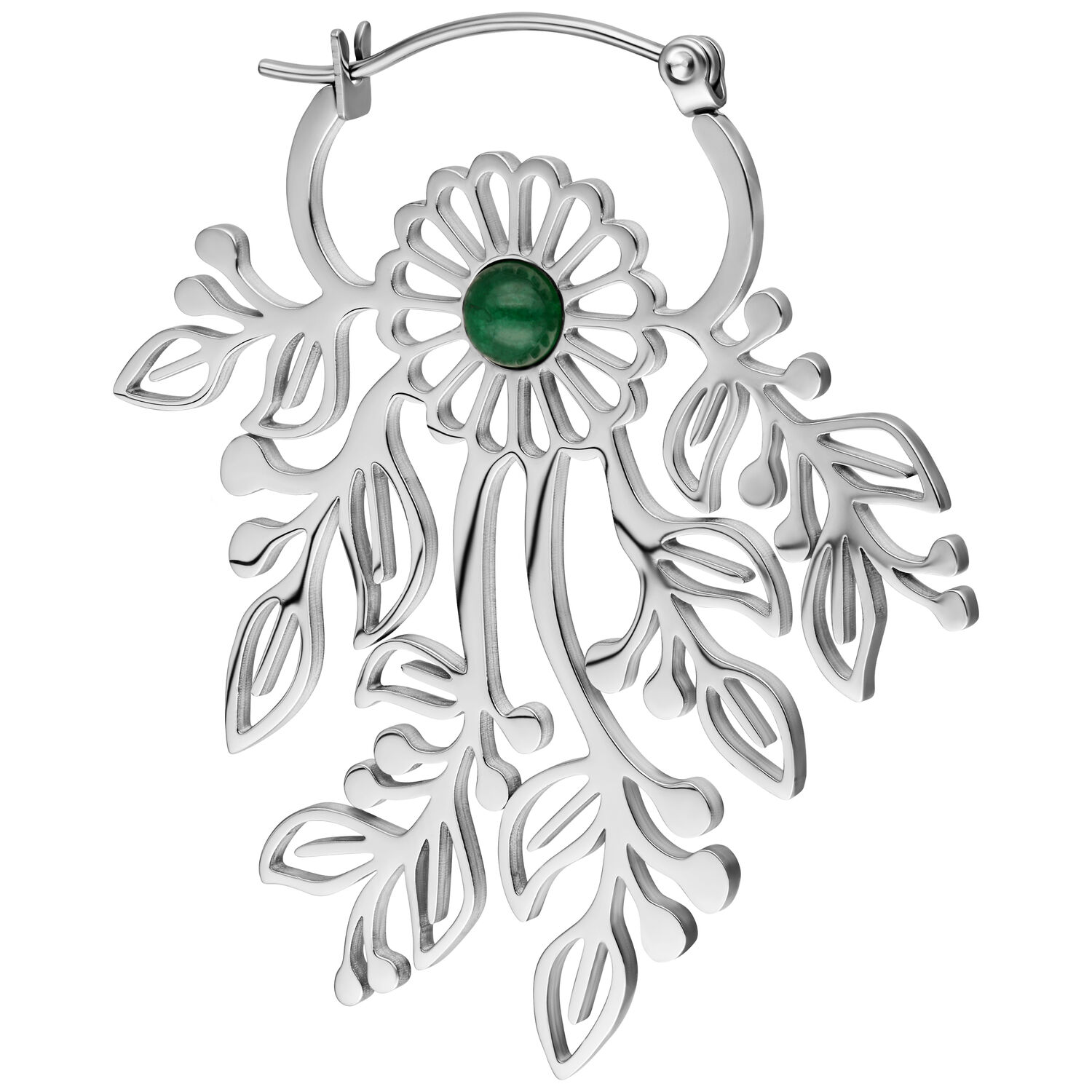 Boucles d'oreilles argentées avec un design de feuille délicat et une pierre verte au centre, sur fond blanc