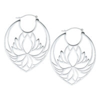 Lotus Hoops en acier inoxydable argenté Lotus Hoops argentés en acier inoxydable avec fermoir à clip sur fond blanc