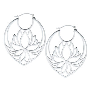 Lotus Hoops argentés en acier inoxydable avec fermoir à clip sur fond blanc
