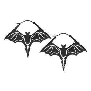 Deux boucles d'oreilles chauve-souris noires en acier chirurgical sur fond blanc