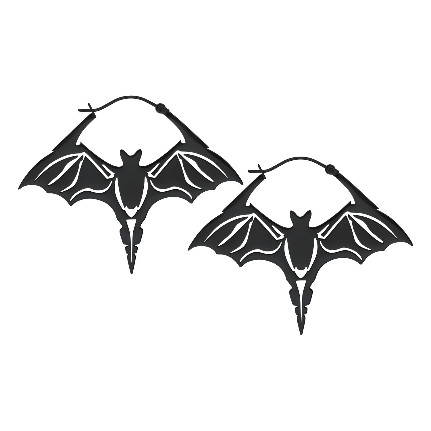 Boucles d'oreilles chauve-souris noires en acier chirurgical Deux boucles d'oreilles chauve-souris noires en acier chirurgical sur fond blanc