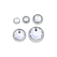 Boule en strass en titane en or blanc Cinq boules en strass brillantes de différentes tailles sur fond blanc