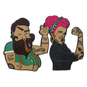 Deux pins rocker colorés, un homme avec une barbe et une femme aux cheveux roses, sur fond blanc