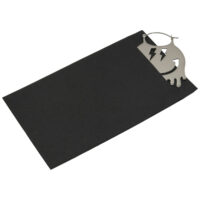 Sac cadeau noir avec motif de chat Sac cadeau noir avec pendentif chat brillant sur fond blanc