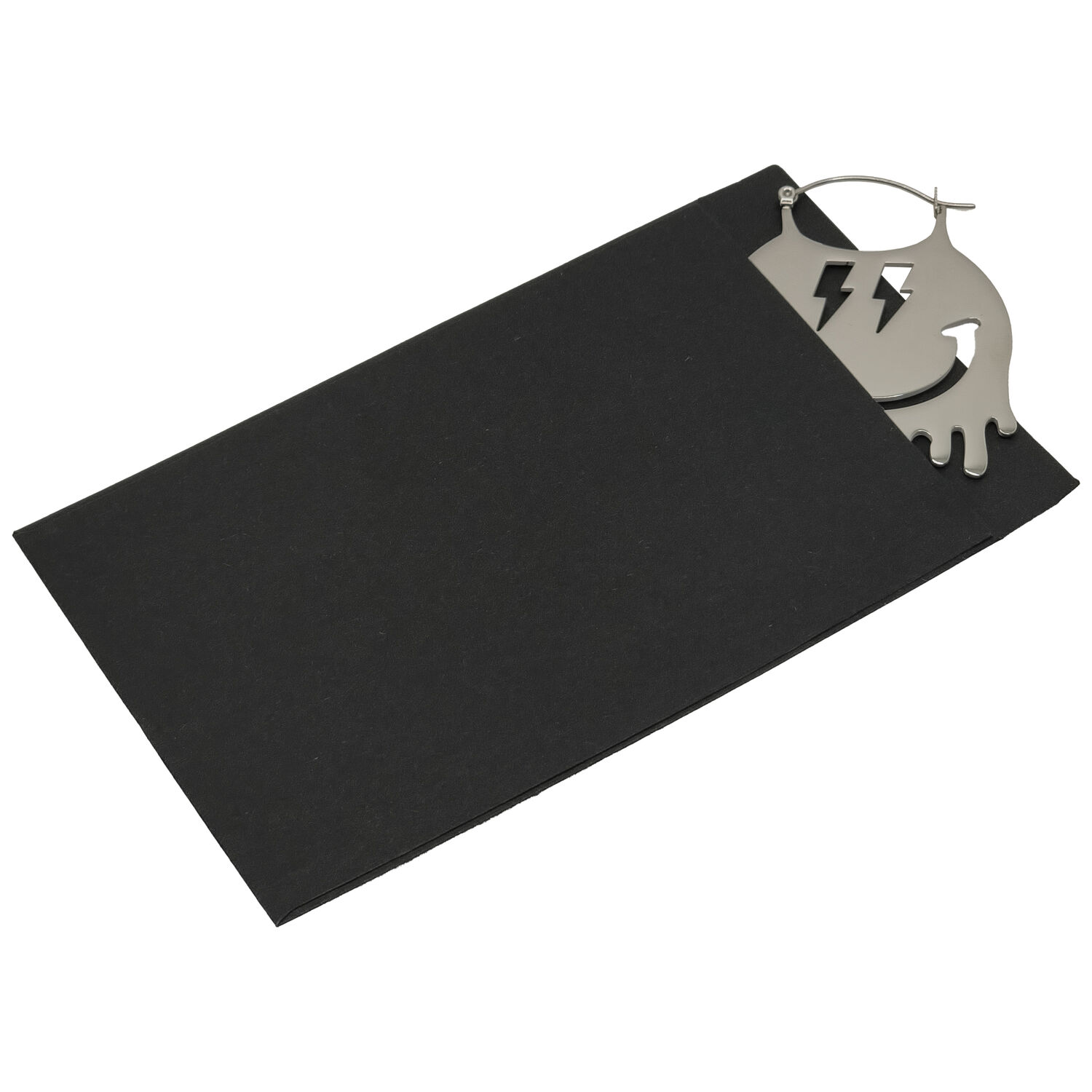 Sac cadeau noir avec motif de chat Sac cadeau noir avec pendentif chat brillant sur fond blanc