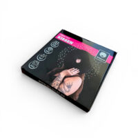 Emballage de coussin de piercing Wildcat Emballage noir d'un coussin de piercing Wildcat avec logo rose et graphiques.