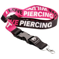 Wildcat Lanyard J'AIME LE PIERCING Lanyard Wildcat rose et noir avec l'inscription 'J'AIME LE PIERCING' et clip en métal