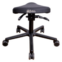 Chaise de travail T4 Gentleman noire sur roulettes Chaise de travail T4 Gentleman noire en simili cuir sur roulettes, vue de face
