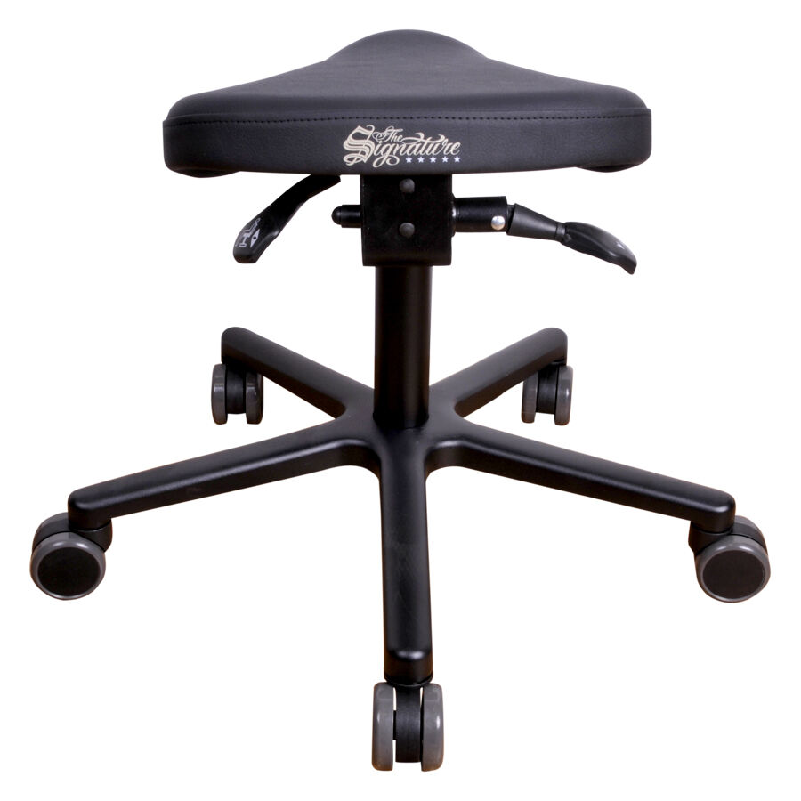 Chaise de travail T4 Gentleman noire sur roulettes Chaise de travail T4 Gentleman noire en simili cuir sur roulettes, vue de face