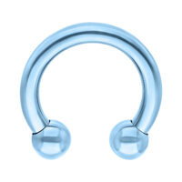 Piercing Circulaire Barbell en Titane Bleu Clair Barbell Circulaire Bleu Clair en Titane sur fond blanc