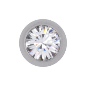 Embout de piercing en titane argenté avec cristal clair et facetté sur fond blanc