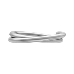 Anneau de piercing argenté avec design croisé sur fond blanc