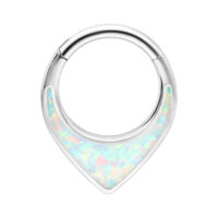 Chunky Opal Septum Clicker en argent Clicker de septum en argent avec opale synthétique sur fond blanc