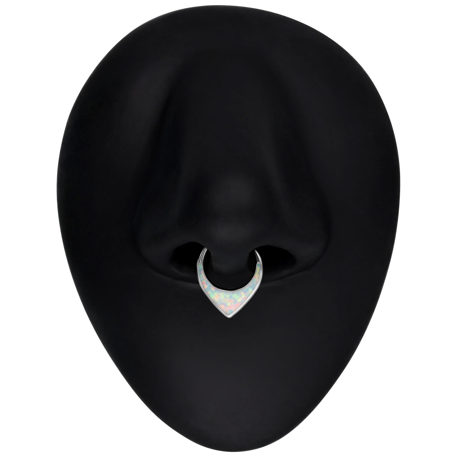 Clicker de septum en opale argenté sur présentoir noir Clicker de septum argenté avec opale blanche sur présentoir nasal noir