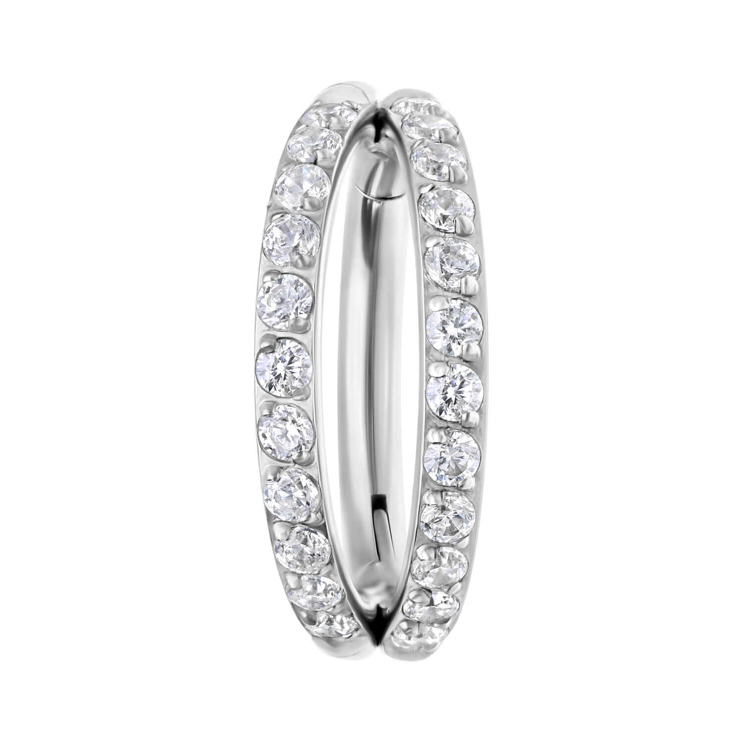Anneau Clicker argenté avec double rangée de cristaux sur fond blanc