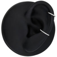 Anneau de piercing en titane argenté, 6,0 mm, sur fond noir
