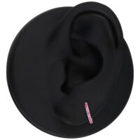 Clicker argenté avec cristaux rouges, 12 mm Clicker argenté avec cristaux rouges sur un modèle d'oreille noir