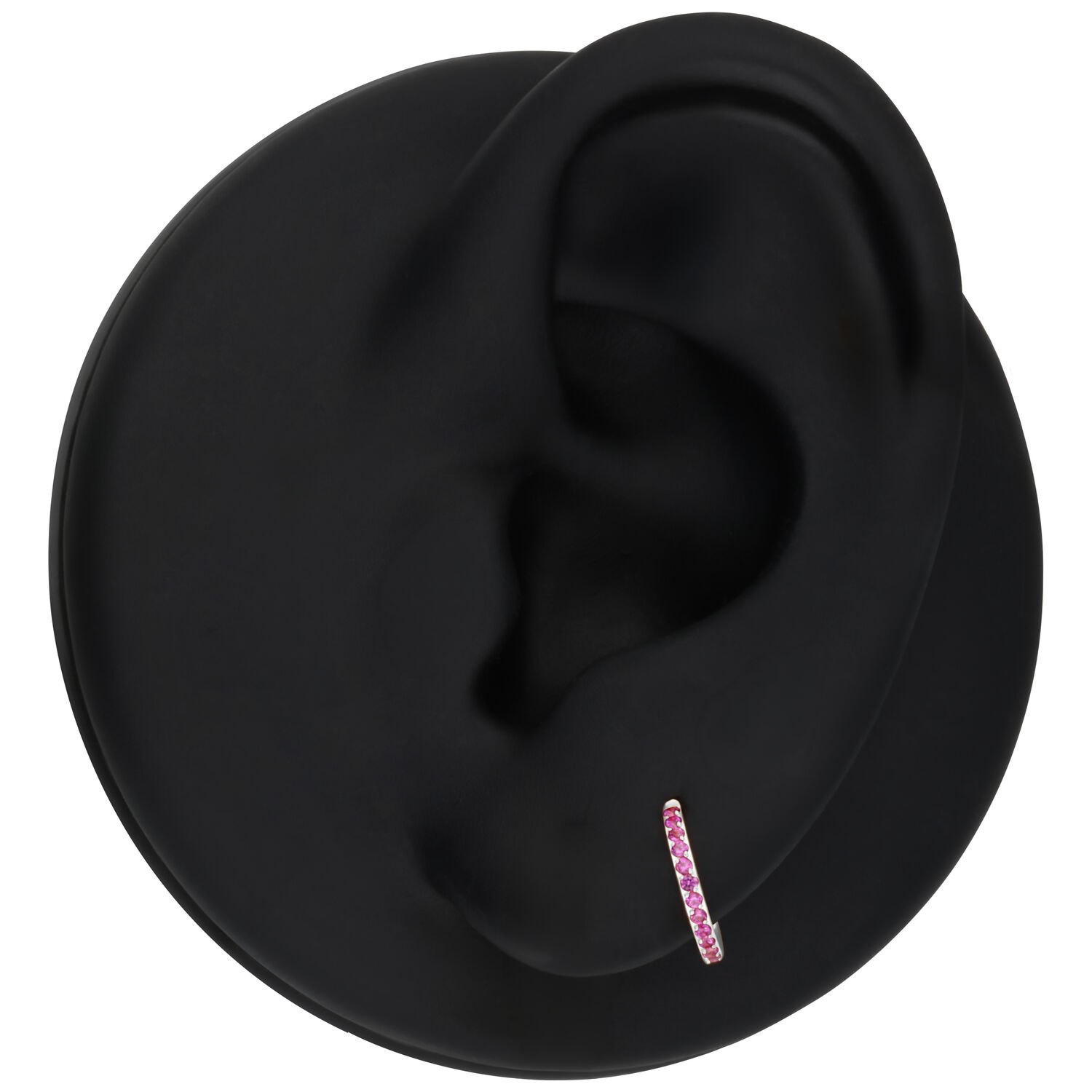 Clicker argenté avec cristaux rouges, 12 mm Clicker argenté avec cristaux rouges sur un modèle d'oreille noir