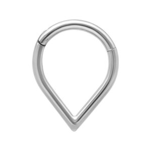 Piercing Clicker en goutte d'eau argenté sur fond blanc