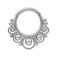 Anneau de piercing Temple Clicker argenté Temple Clicker argenté en titane avec décorations en boule sur fond blanc
