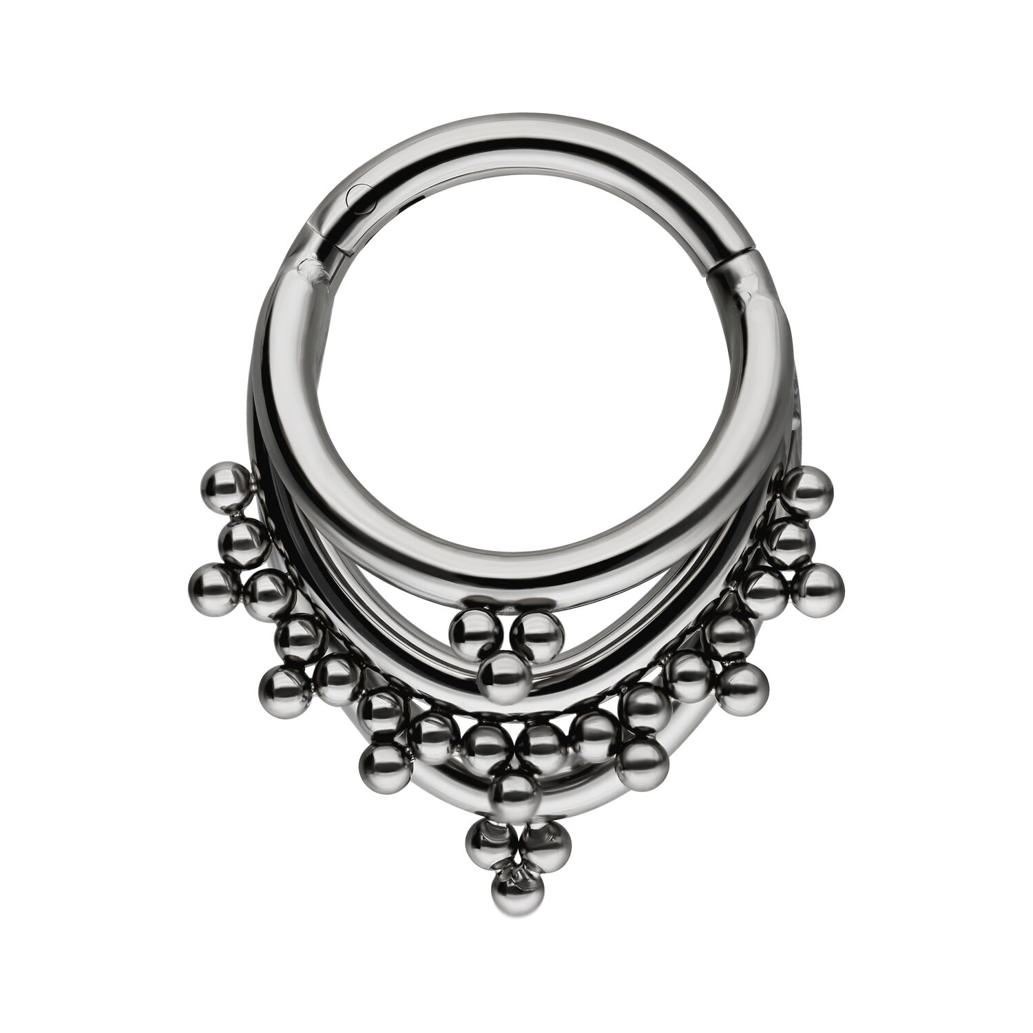 Triple Oriental Clicker argenté avec détails en perles sur fond blanc