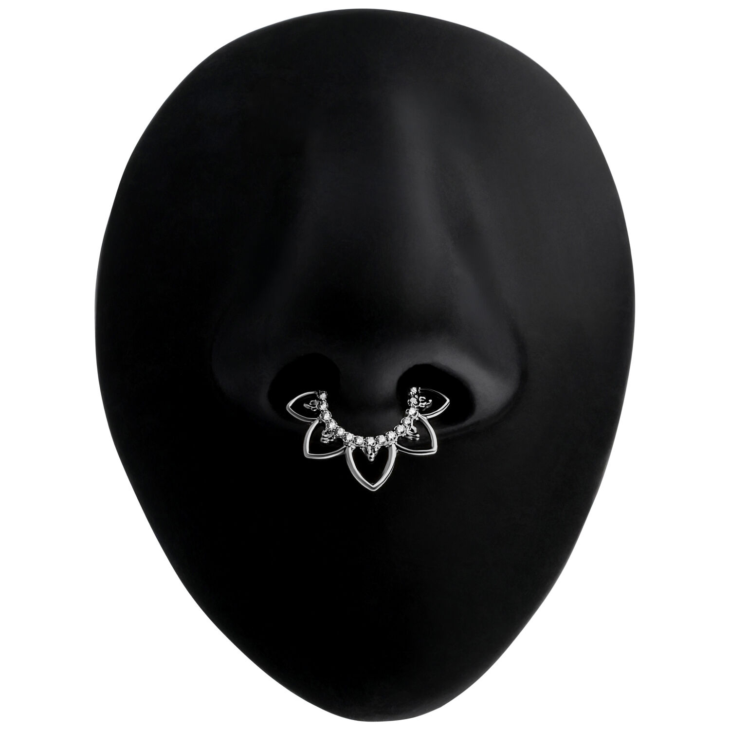 Clicker de septum argenté avec cristaux sur un présentoir noir
