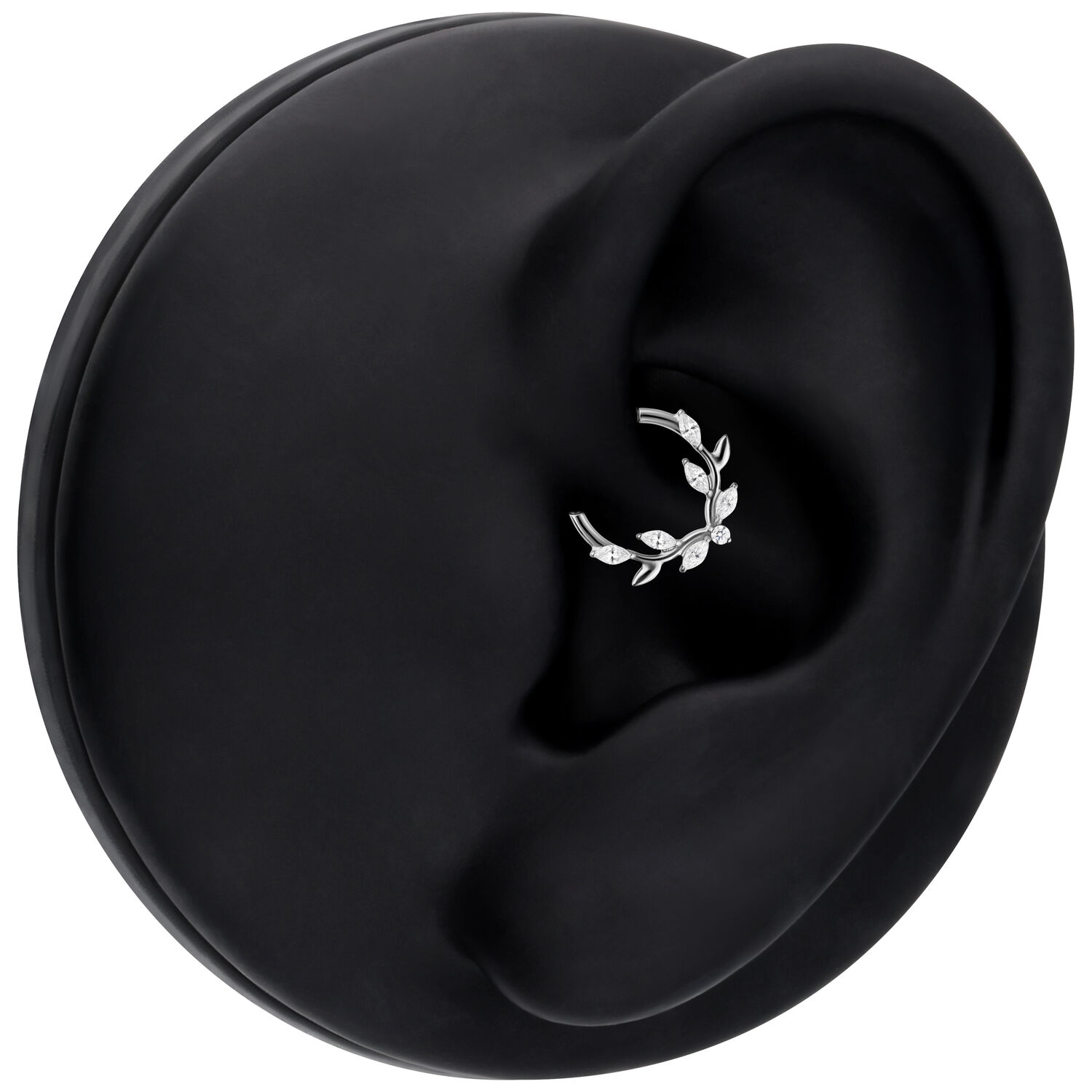 Clicker de septum argenté avec design de feuille en cristal sur modèle d'oreille noir