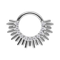 Clicker de septum en titane argenté avec zirconia en forme de rayons sur fond blanc