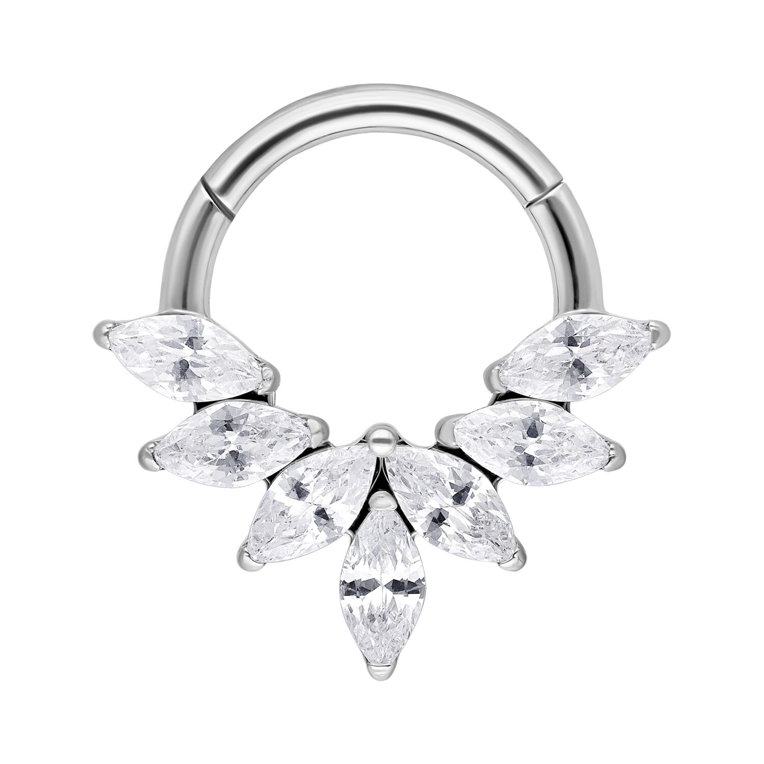 Clicker de Septum en Argent avec Cristaux Marquise Clicker de septum en argent avec cristaux marquise sur fond blanc
