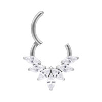 Clicker de septum en cristal Marquise argenté Clicker de septum argenté avec cristaux Marquise sur fond blanc
