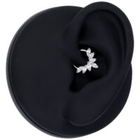 Clicker de Septum en Argent avec Cristal Marquise Clicker de Septum en argent avec cristal marquise sur présentoir noir
