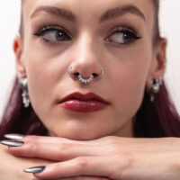 Clicker de Septum Sunburst Marquise Argenté Femme avec un Clicker de Septum Sunburst Marquise Argenté sur fond blanc