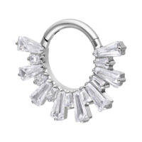 Clicker de Septum en Cristal Argenté Clicker de septum argenté avec cristaux scintillants sur fond blanc