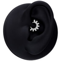 Clicker de Septum en Cristal Argent et Or Clicker de Septum Sunray en Cristal Argent sur modèle d'oreille noir