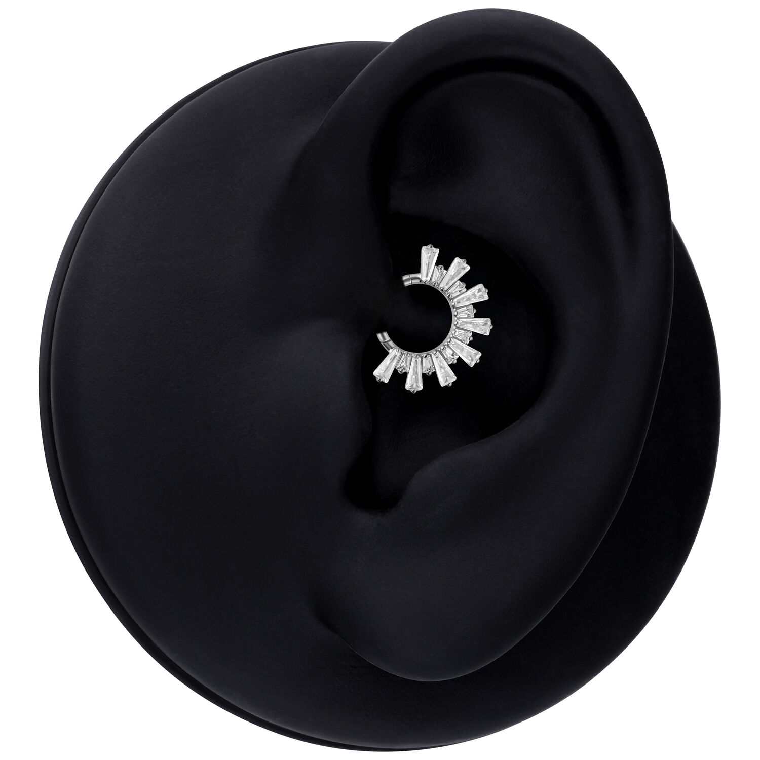 Clicker de Septum en Cristal Argent et Or Clicker de Septum Sunray en Cristal Argent sur modèle d'oreille noir