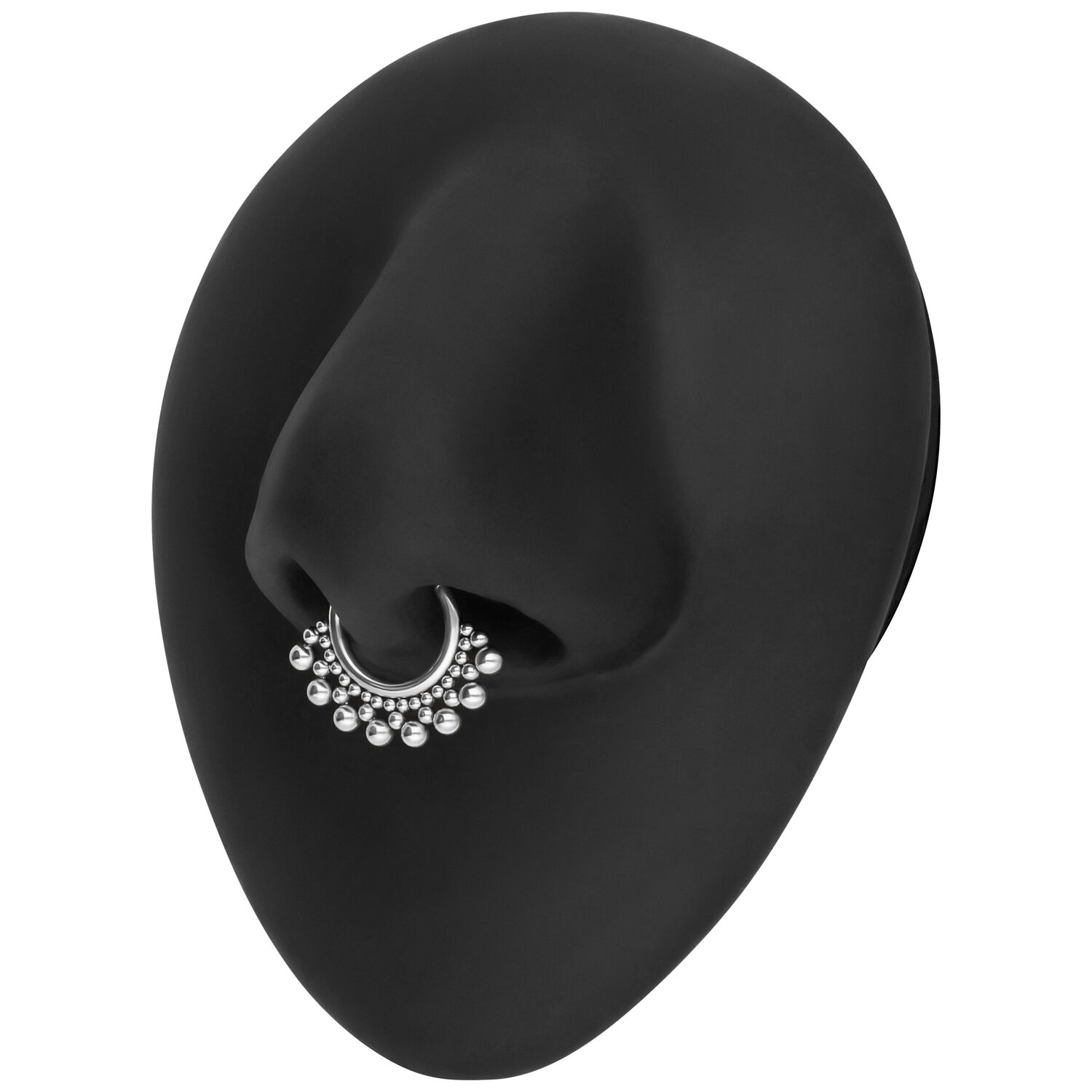 Clicker de septum argenté sur présentoir noir Clicker de septum argenté avec décor de perles sur présentoir nasal noir