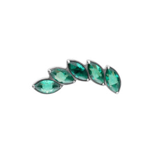 Embout de piercing argenté avec cristaux vert émeraude, orienté à gauche