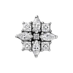 Embout argenté en titane avec pierres de zirconium scintillantes sur fond blanc