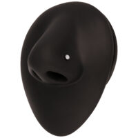 Visage noir avec clou de nez et cristal clair sur fond blanc