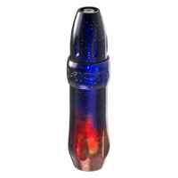 Xion Pen Nebula en rouge et bleu Xion Pen Nebula avec design galaxie rouge-bleu sur fond blanc