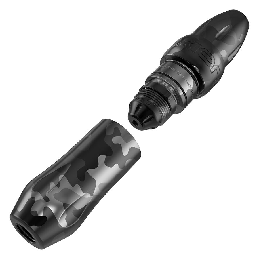 Xion Pen Urban Camo en gris, aluminium Xion Pen Urban Camo gris en aluminium sur fond blanc
