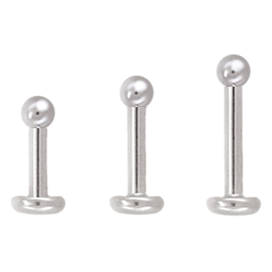 Labret en titane argenté avec boule Trois labrets argentés en titane avec boule sur fond blanc