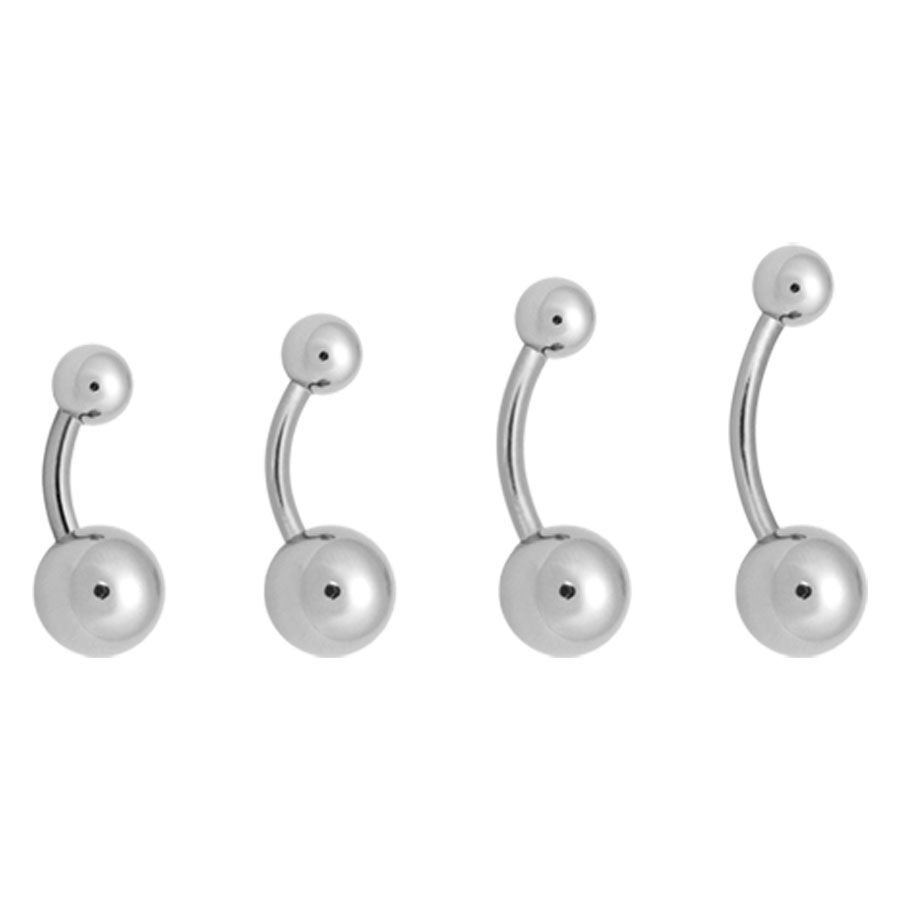 Set de piercings nombril bananabell en titane Quatre piercings nombril en titane argenté sur fond blanc