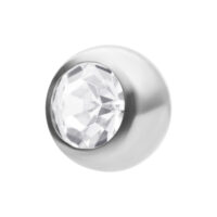 Boule en cristal facettée claire, 8 mm, titane Boule en titane argentée avec pierre facettée cristalline sur fond blanc